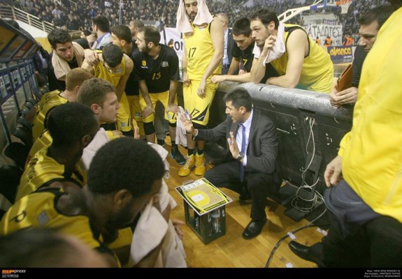 paok_aris_priftis_time_out_omadiki