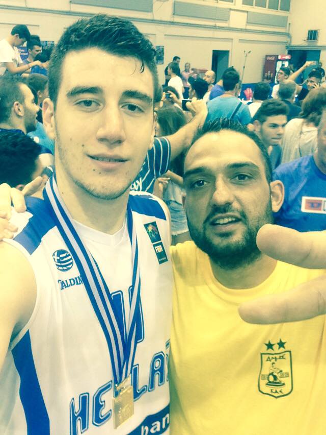 aris_flionis_selfie_ethniki