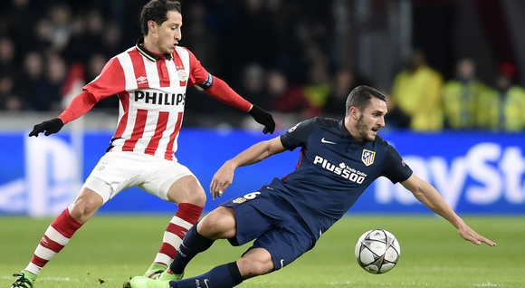 PSV Eindhoven's Mexican midfielder Andres Guardado (L) and Atletico Madrid's midfielder Koke fights for the ball during the UEFA Champions League round of 16 first leg football match between PSV Eindhoven and Atletico Madrid at the Philips Stadium in Eindhoven on February 24, 2016.  AFP PHOTO / JOHN THYS / AFP / JOHN THYS        (Photo credit should read JOHN THYS/AFP/Getty Images)
