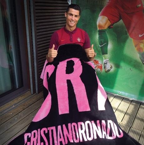 1138-cristiano-ronaldo-tweet-cr7-blanket-elite-team